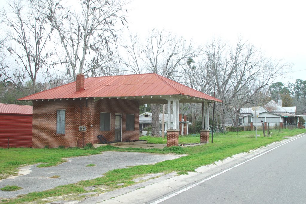old Horn service station and 1880s Horn house, Aucilla, Fla (3-15-2008)