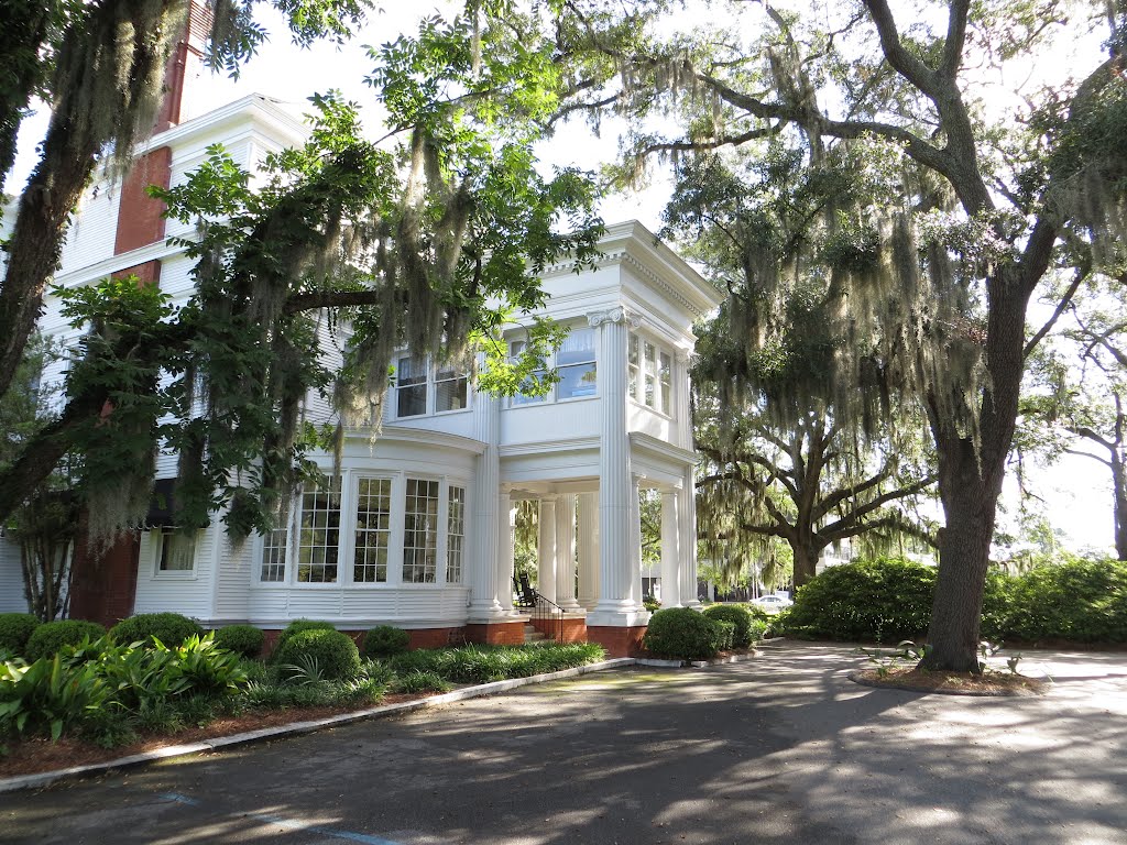 The Crescent (07/2012)