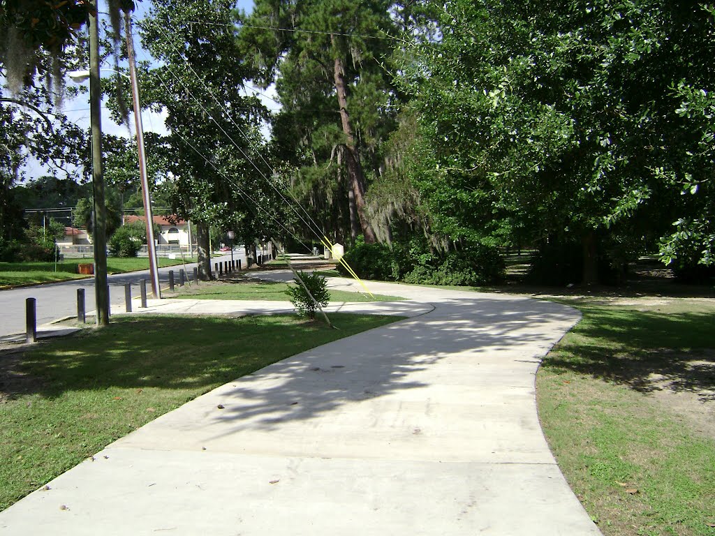 Azalea City Trail heading west along Brookwood Dr