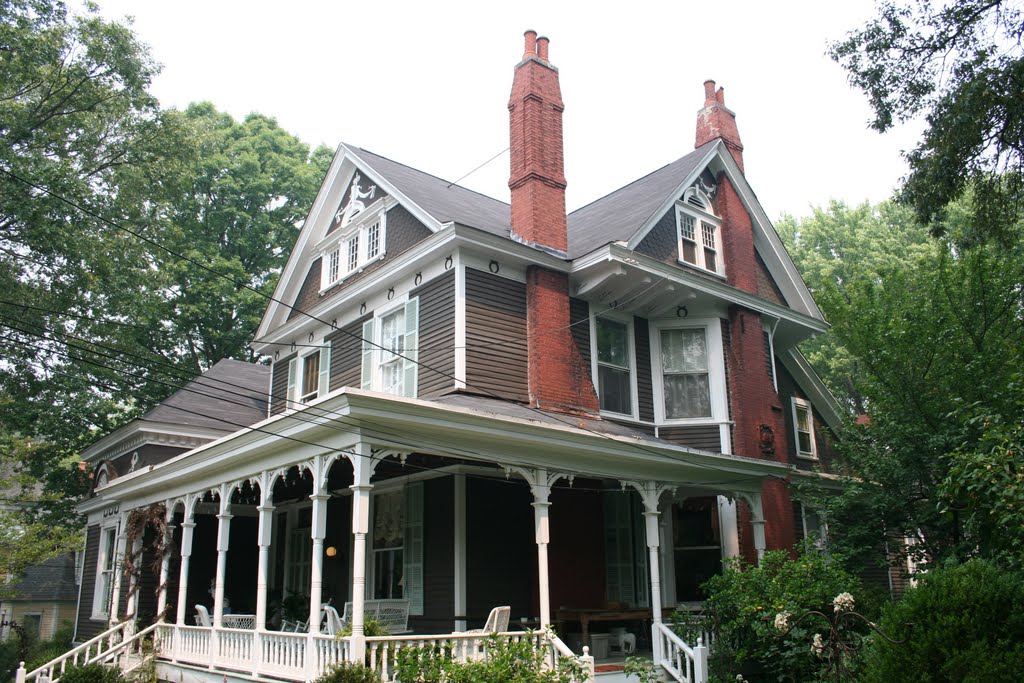 una splendida casa Vittoriana a Edgewood Avenue