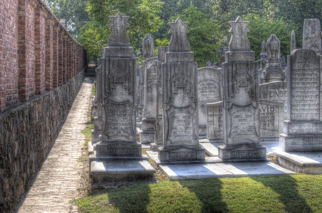 Oakland Cemetery: New Jewish section and Southern wall