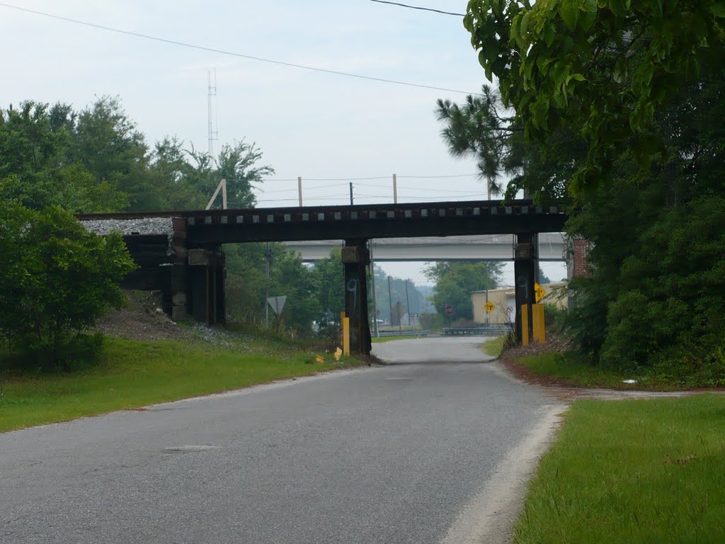 ONE LANE TRAIN UNDERPASS