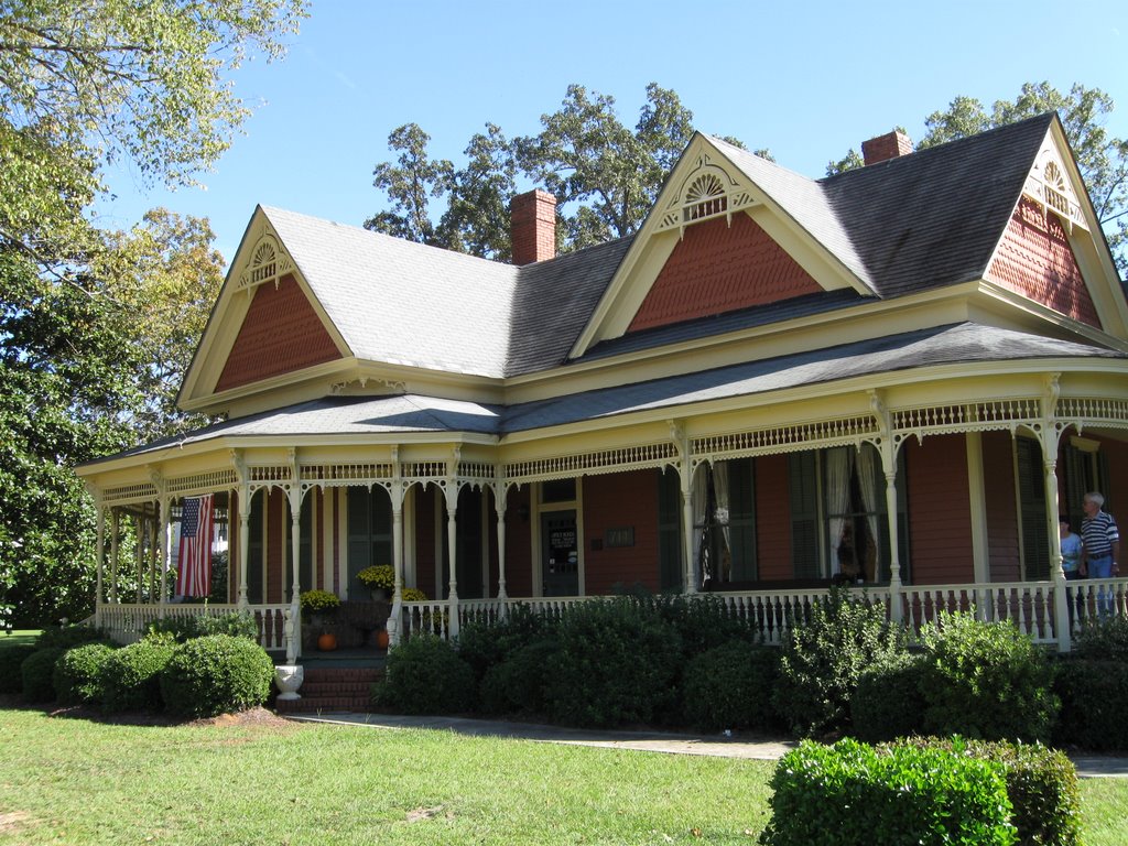 A cute home on Bellevue. This is a doctors office.