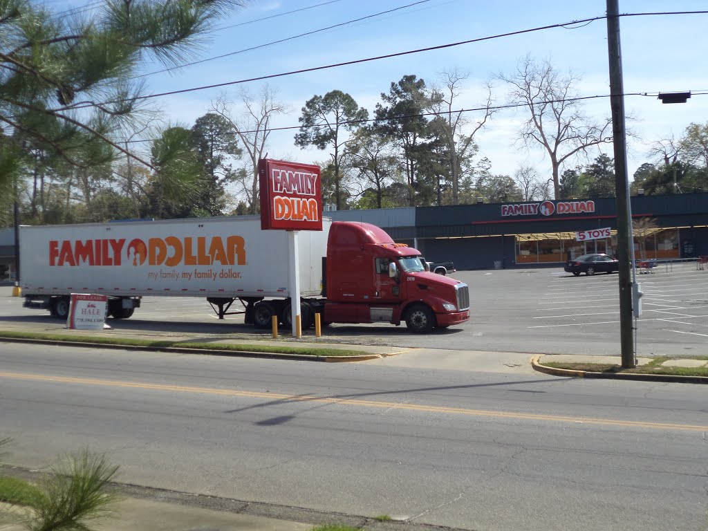 Family Dollar, Cairo