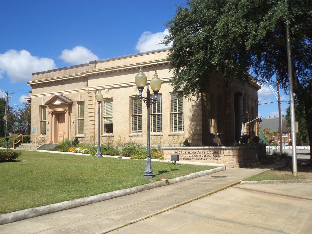Albany Carnegie Library (SE corner)