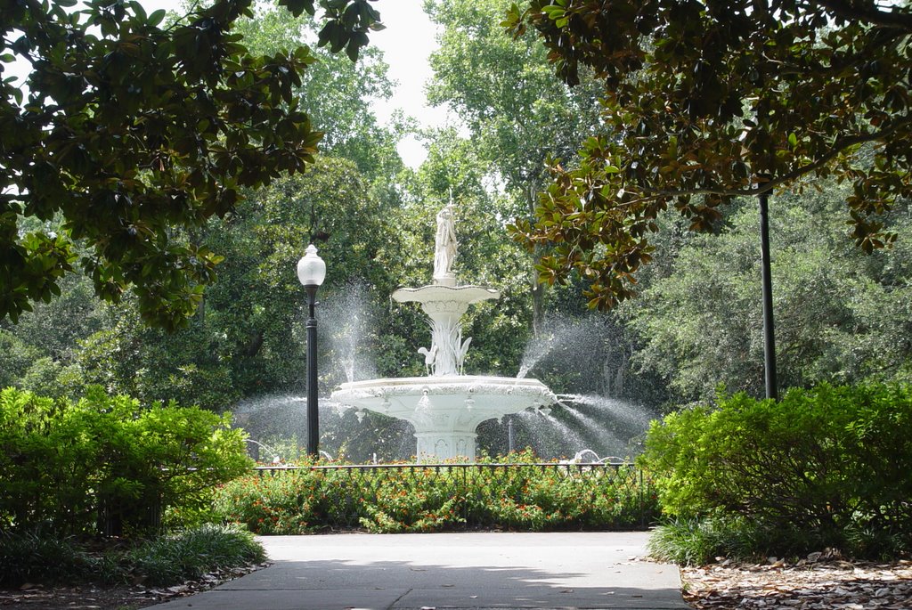 Forsyth Park fountain, manufactured in New York in 1858 (7-2009)
