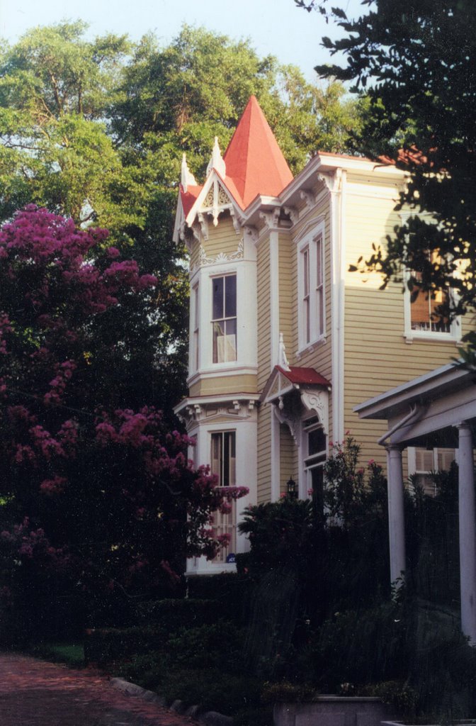 red roof victorian, Savannah GA (3-1997) (lost location?)