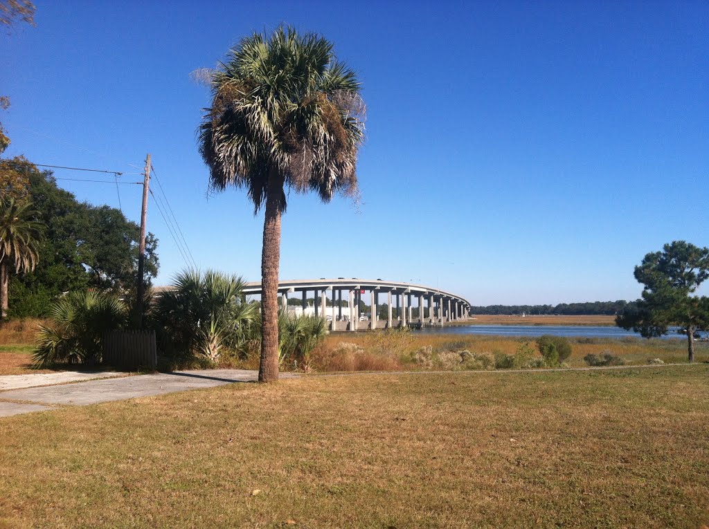view of memorial bridge, Thunderbolt, United States