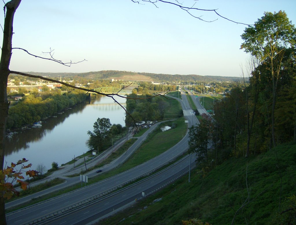 U.S. Route 50 in Parkersburg, WV, looking east along the Little Kanawha River.