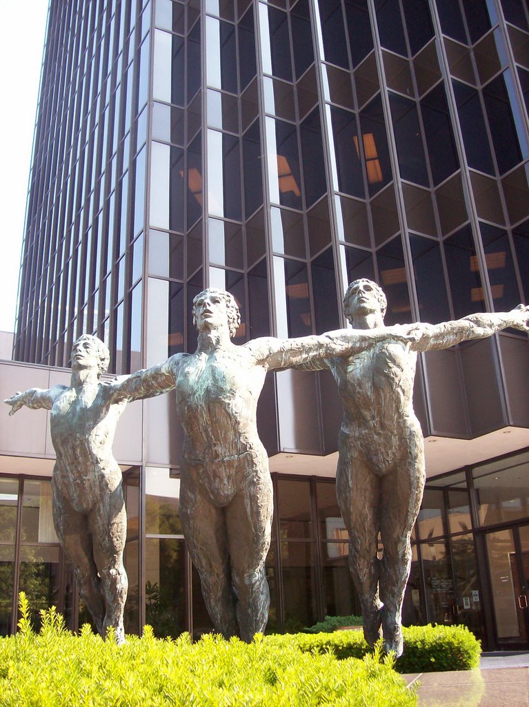 "Cabriole" Statue, below BB&T Building