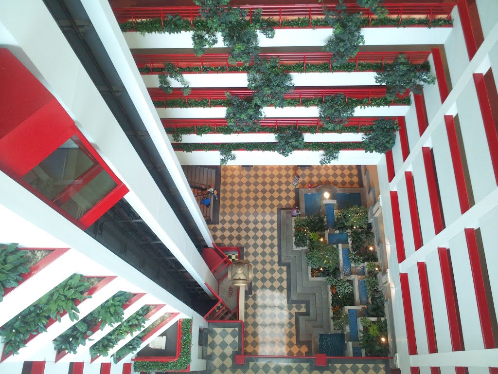 atrium at 405 capitol good