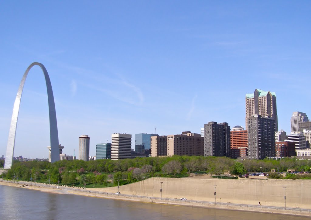 Riverfront Scape with Gateway Arch, St. Louis, MO