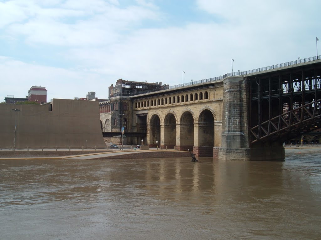 Apr 2007 - St. Louis, Missouri. Eads Bridge, completed in 1874.