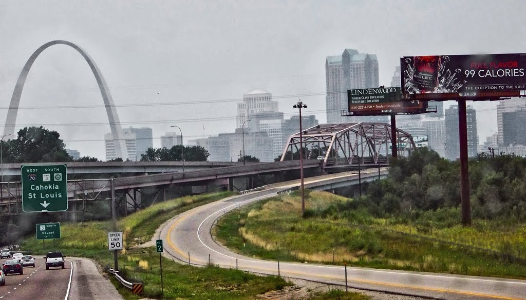 Coming to Arch of St. Louis view  from Illinois ,USA**A mi gran amigo Esteban Gonzalez **