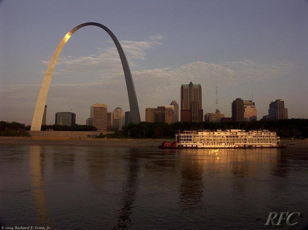 St Louis Arch at Sunrise