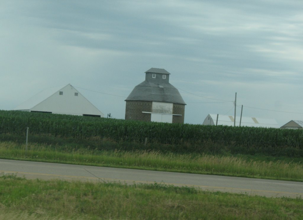 Round barn off 80