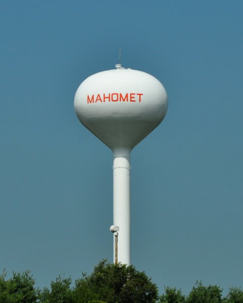 Water tower in Mahomet, IL