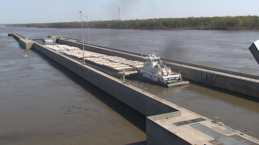 The Jamie Leigh River Boat Ties Up Inside The Locks.