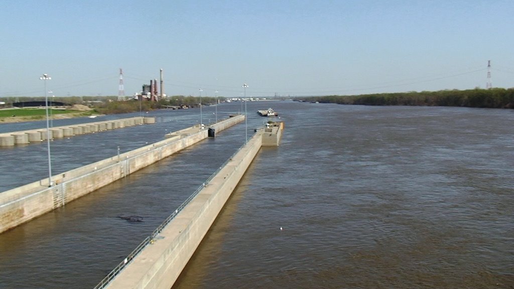 There Goes The Jamie Leigh Headed South. Twenty Eight Locks And Dams From Minnesota To New Orleans, LA. I Wonder If Shes Headed That Far?