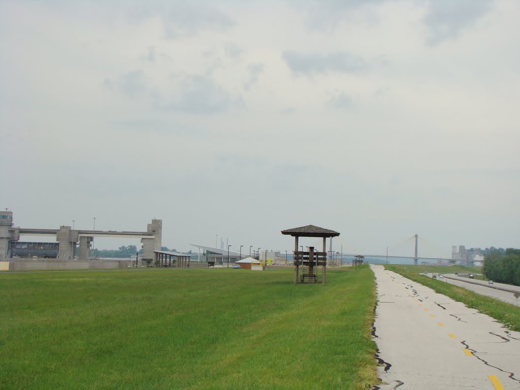 The Confluence Bikeway, Melvin Price Dam