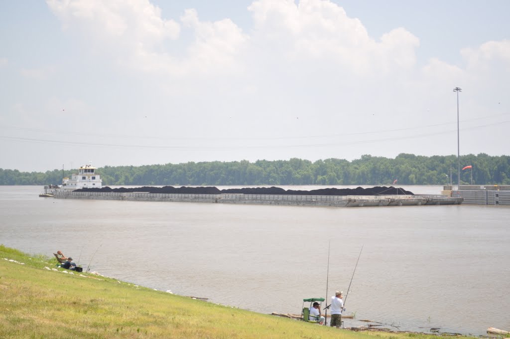 Towboat and coal barges approaching Melvin Price Locks and Dam