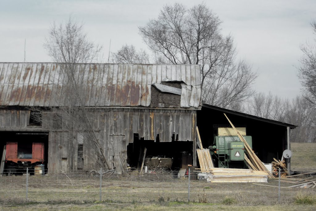 Old Barn on the western edge of Edwardsville, IL