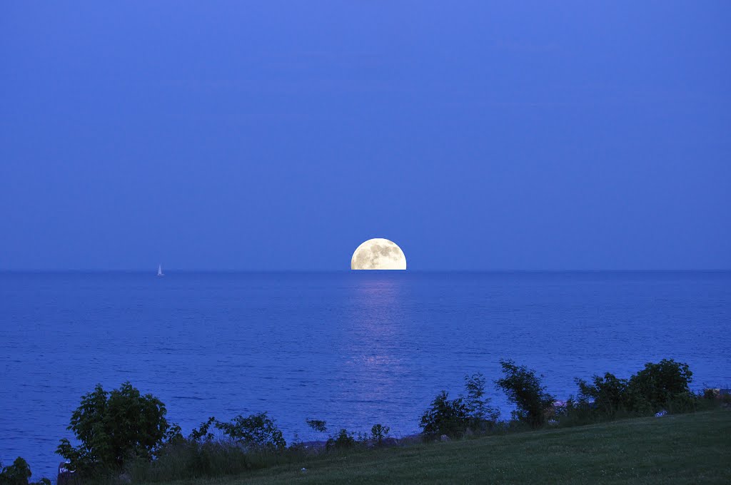 (Super) Moon rising over Lake Michigan