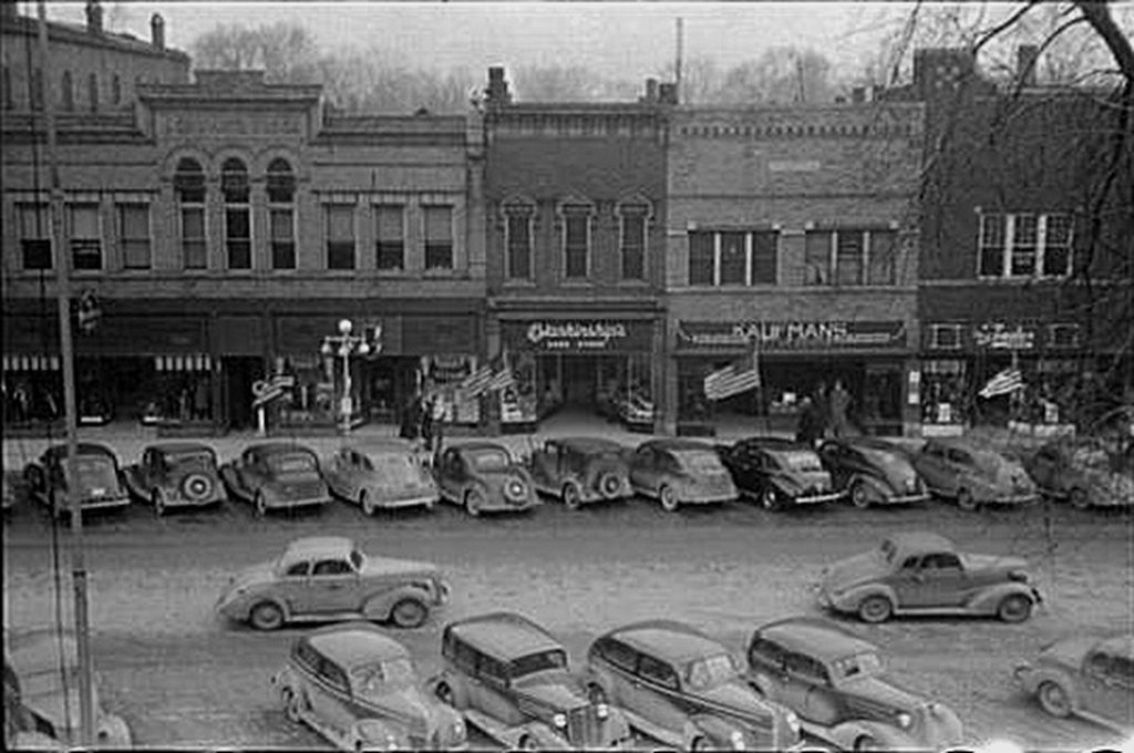 Main Street in Salem, Illinois......(1622394350)