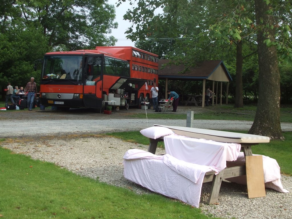 Rotelbus auf dem KOA (Kampground of America) Kankakee, Illinois, 13. Juni 2009
