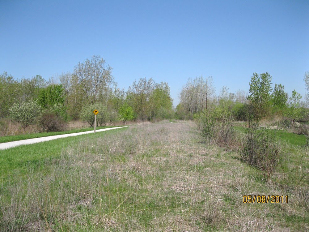 Pennsy Greenway north of Bernice Road. The bike path leaves the Pennsy right-of-way here to go straight north to Chicago.  The Pennsy ROW continues to the Major Taylor Trail in Chicago