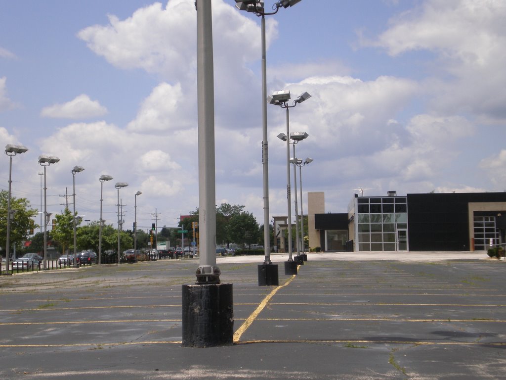 closed car dealership 3