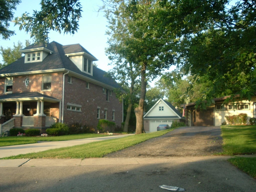 12 Washington, Lombard, IL