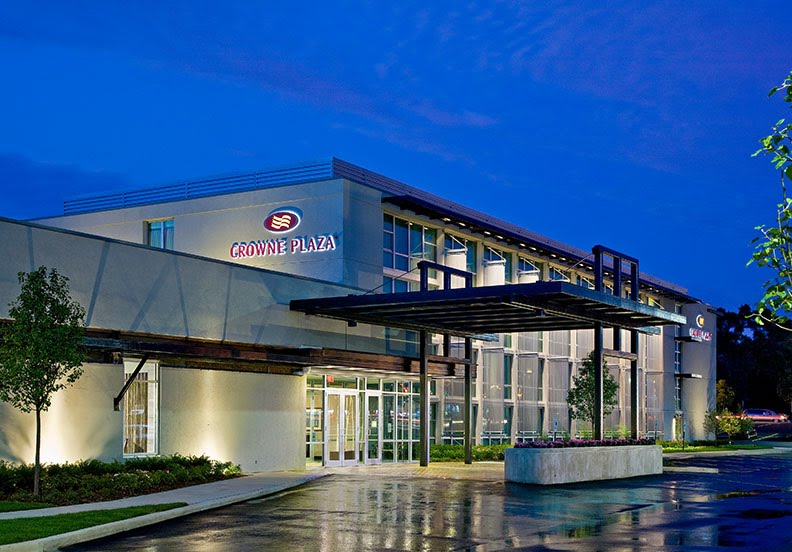 Crowne Plaza Hotel Glen Ellyn/Lombard