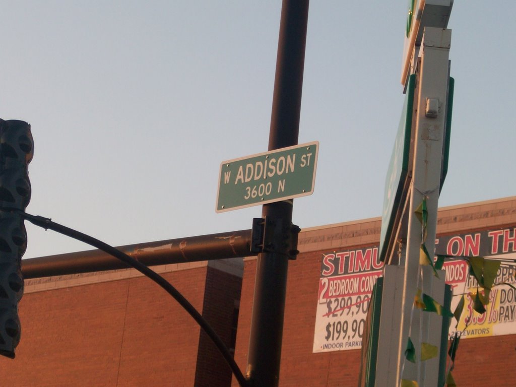 addison sign at intersection of harlem and addison