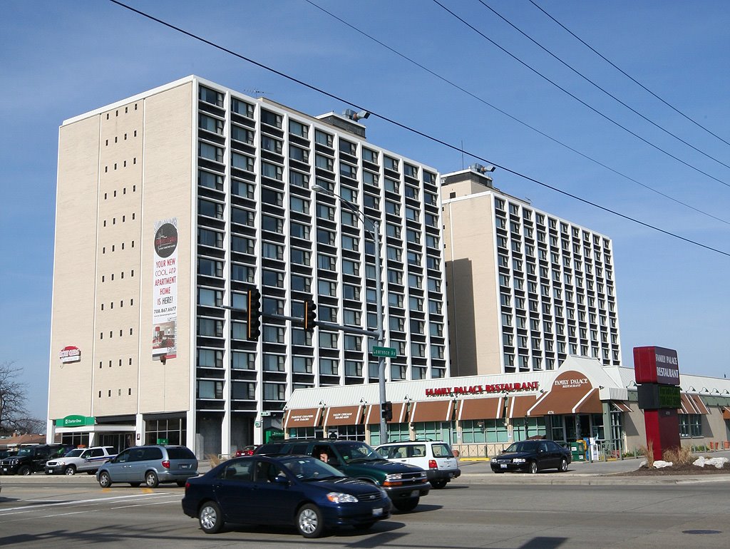 W Lawrence Ave and N Harlem Ave. - Harwood Heights
