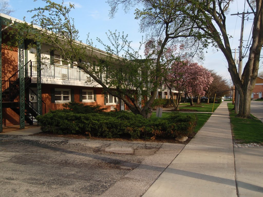 Residential Apartment Opposite Civic Center, Northbrook