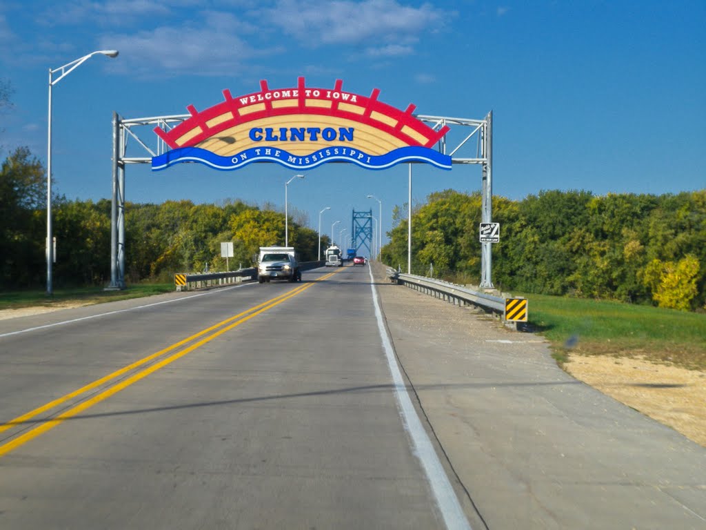 Crossing the Mississippi River from Illinois to Iowa on US 30