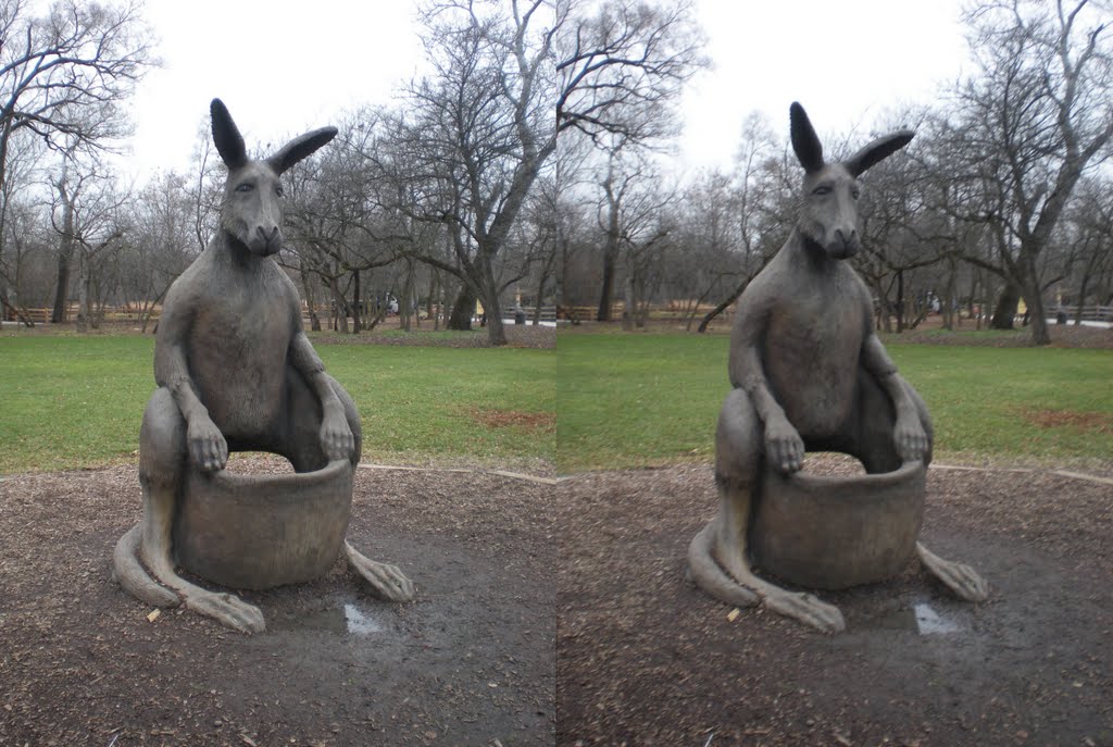 Lone kanggie waiting for pics with kids (in 3D).