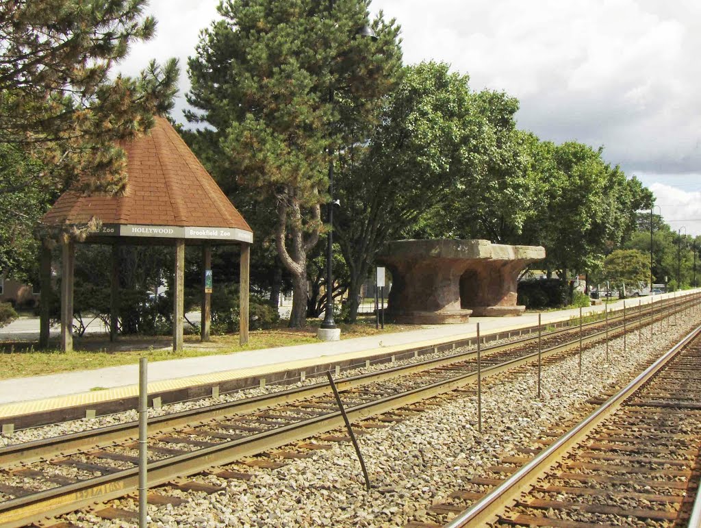 Metra Hollywood Station, GLCT