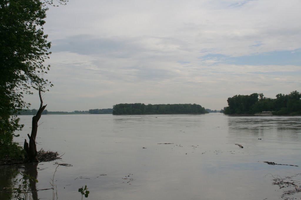 St.Louis, confluence of the Missouri River in the Mississippi River