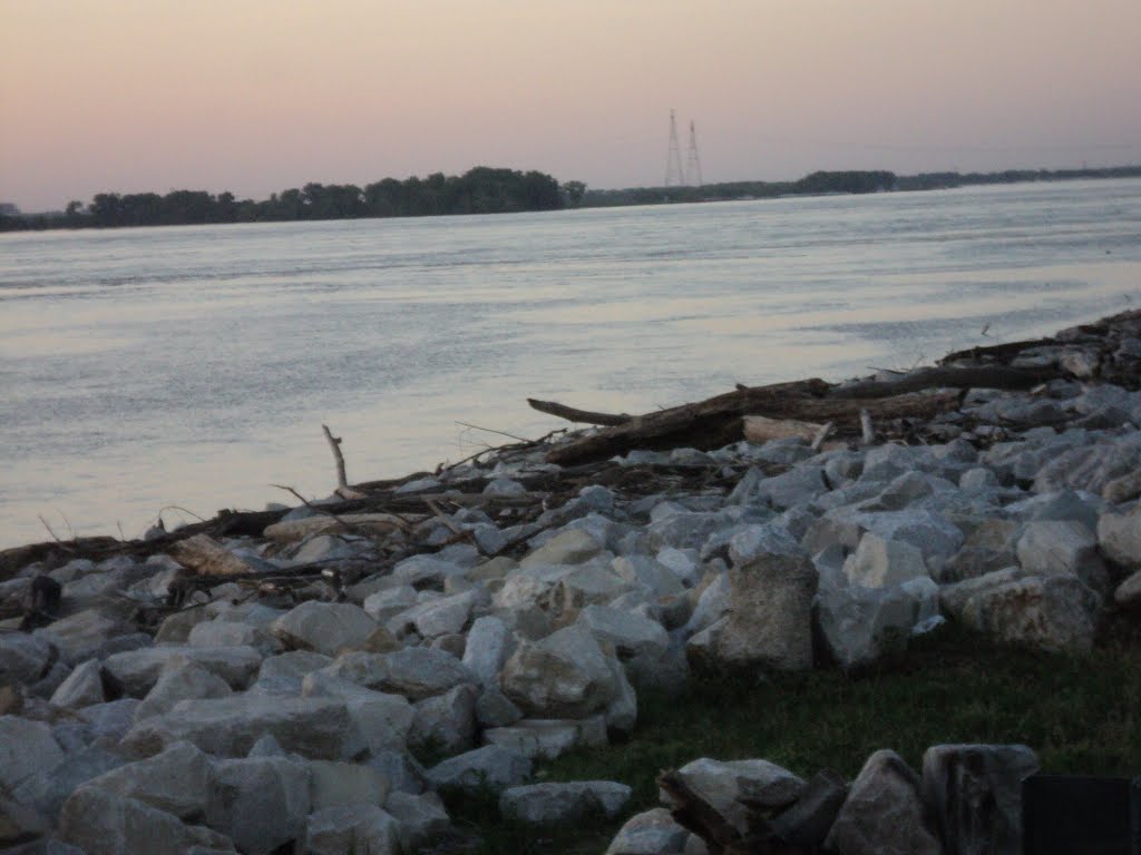 missisipi river near wood river confluence