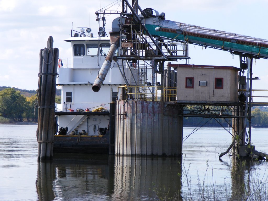 Grain Loader with Tug for Barges