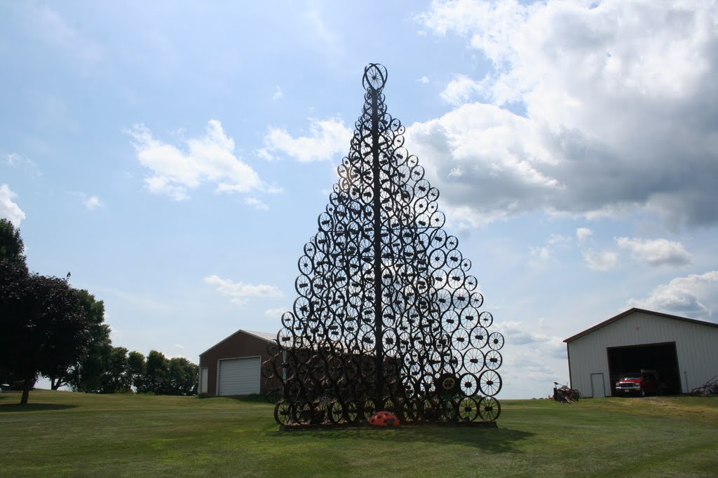 Xmas tree from steel wheels