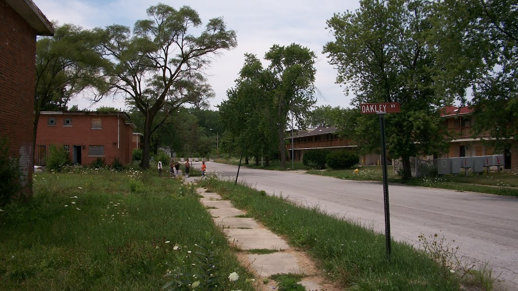 S OAKLEY AVE
