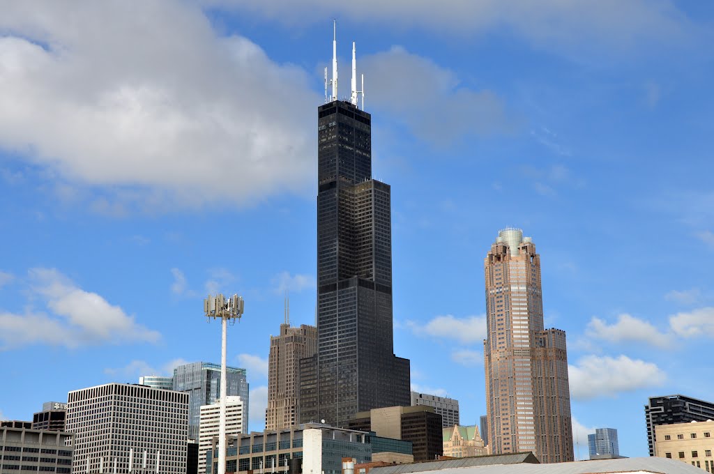 Willis / Sears tower - Wild Chicago weather 4 PM 26 Sept 2012<<<same day