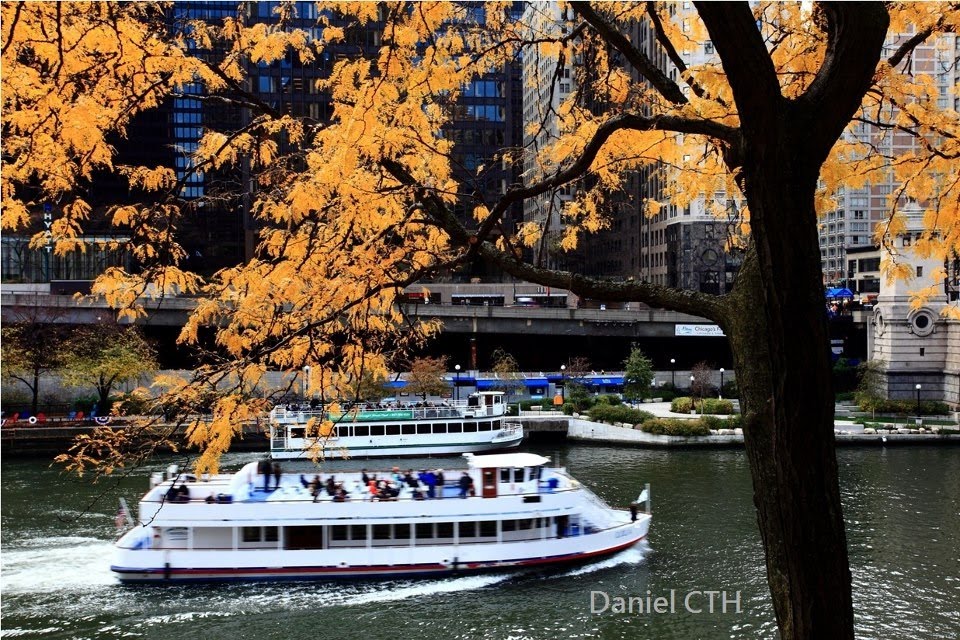 Chicago River, at the Square of Michigan Avenue