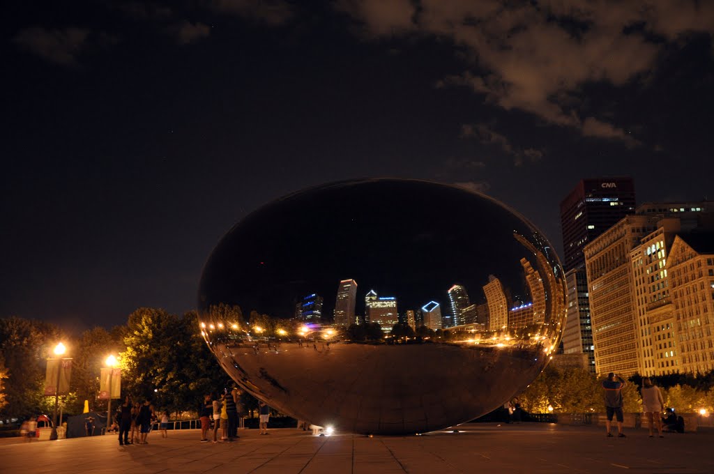 Cloud Gate @ night / Millennium Park (looking South reflecting North)