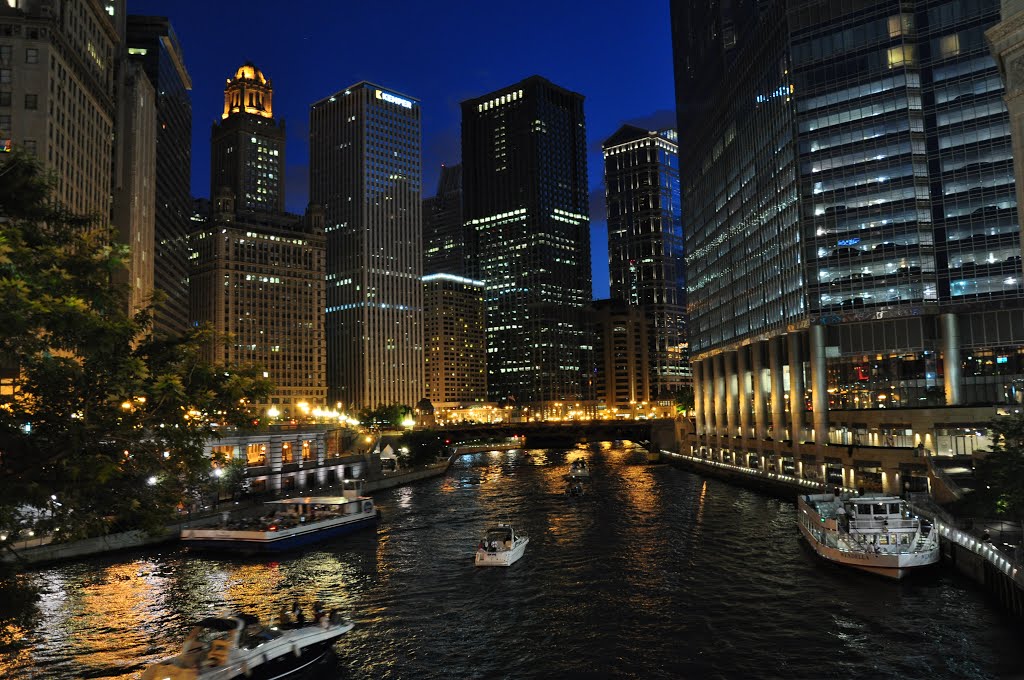 Chicago river / Magnificient Mile @ night