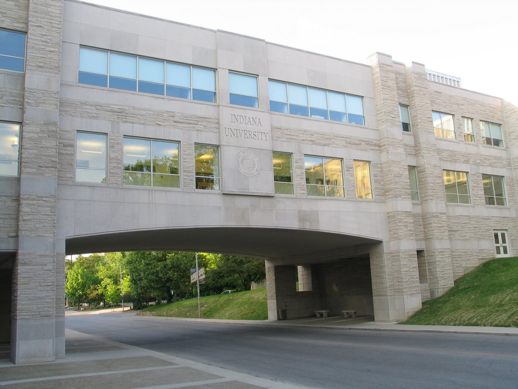 Campus of Indiana University (Kelly School of Business skywalk)