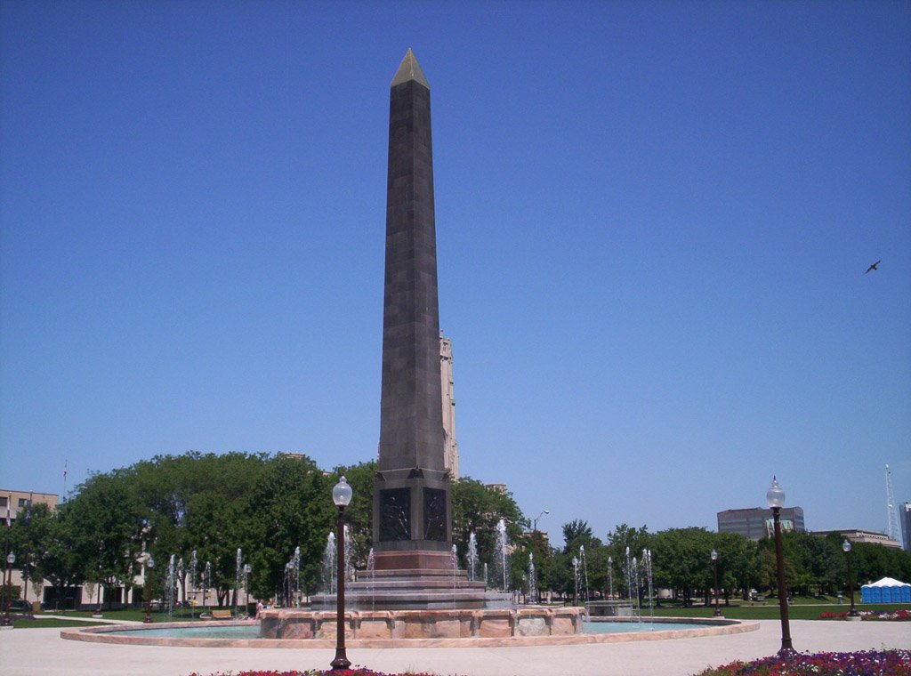 Indianapolis, Obelisk Square